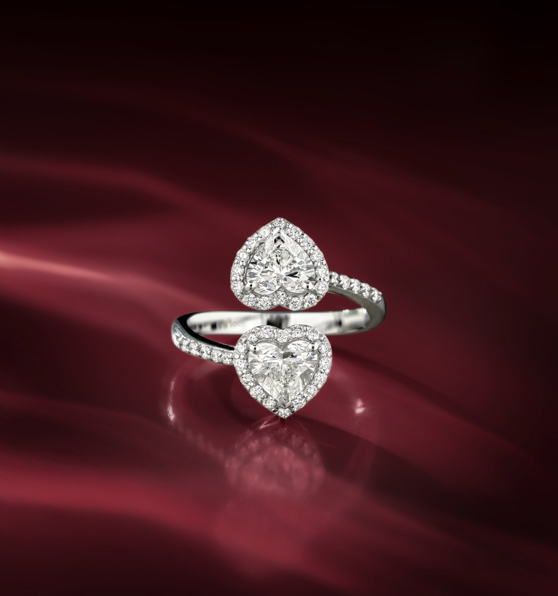 Anello contrariè con due diamanti taglio cuore e pavé di brillantini
